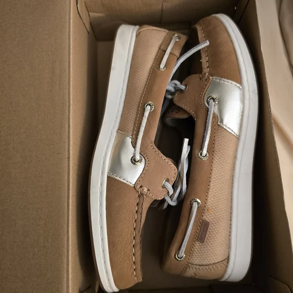 Sperry Women's Tan Boat Shoes with White Laces - Picture 3 of 4